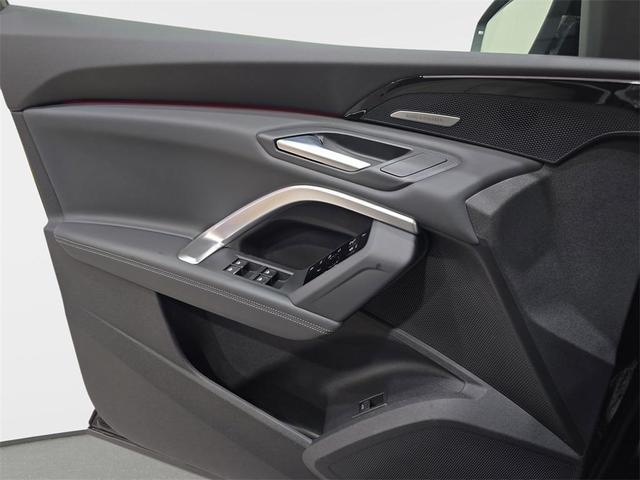 Photo of 2025 Mythos Black Metallic Audi Q5