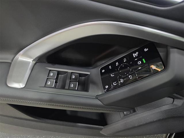 Photo of 2025 Mythos Black Metallic Audi Q5