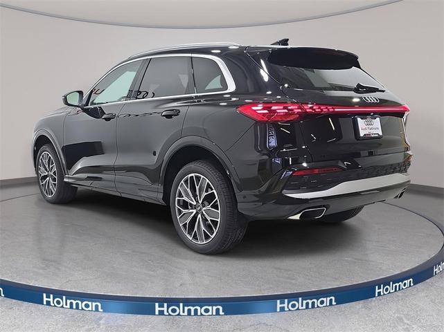 Photo of 2025 Mythos Black Metallic Audi Q5