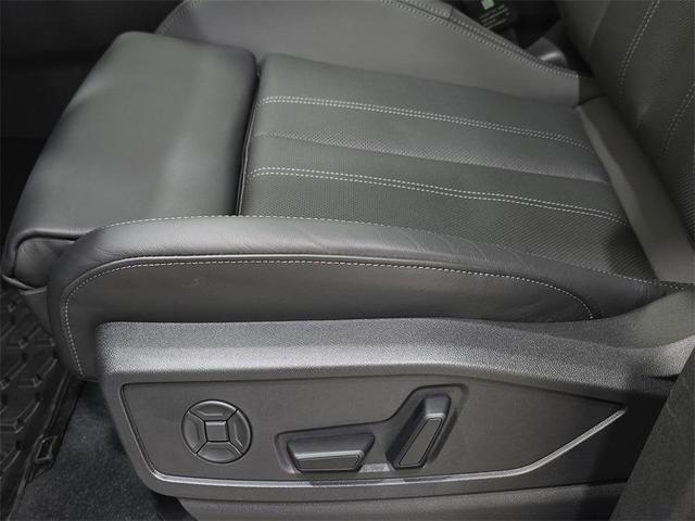 Photo of 2025 Mythos Black Metallic Audi Q5