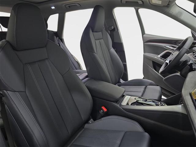 Photo of 2025 Mythos Black Metallic Audi Q5