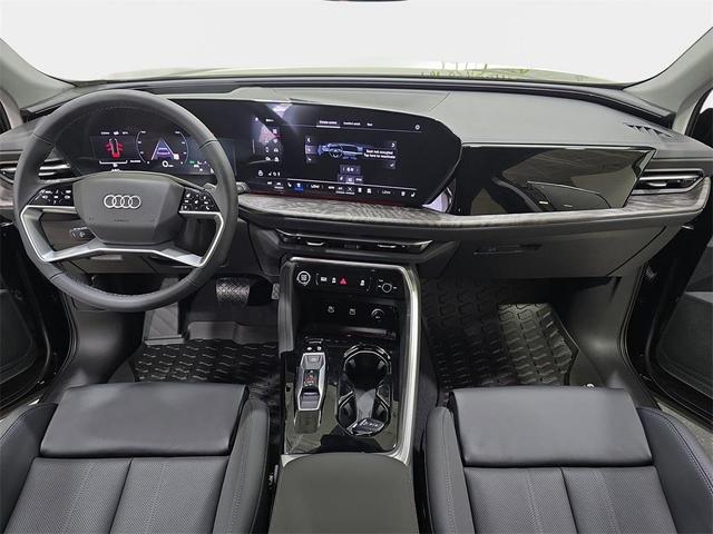 Photo of 2025 Mythos Black Metallic Audi Q5