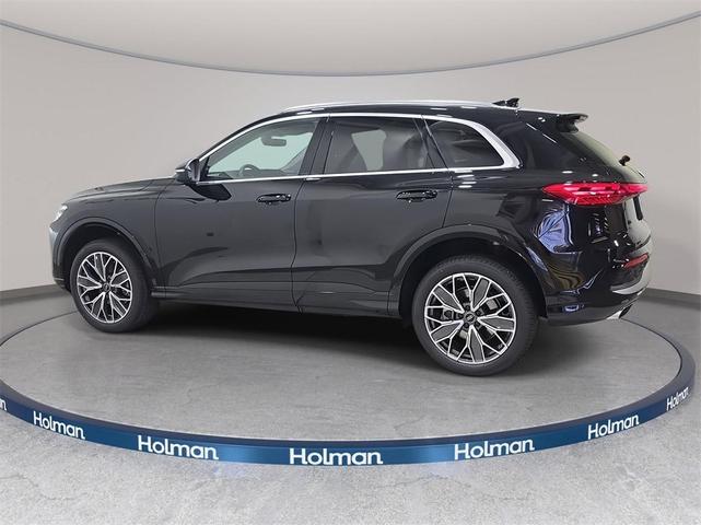 Photo of 2025 Mythos Black Metallic Audi Q5