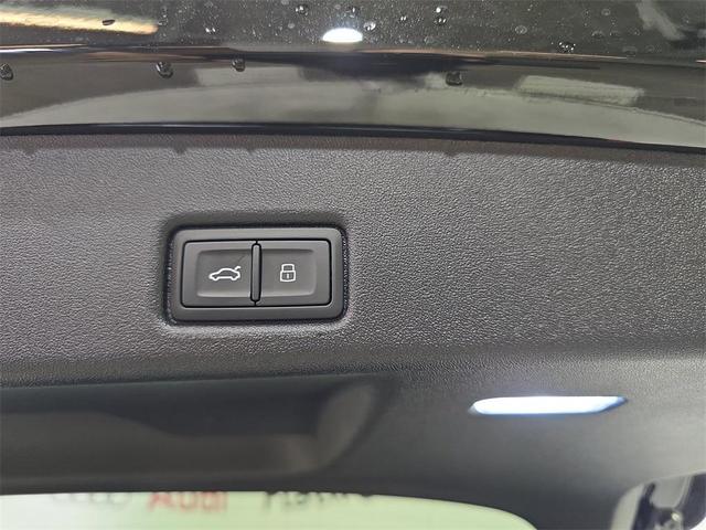 Photo of 2025 Mythos Black Metallic Audi Q5