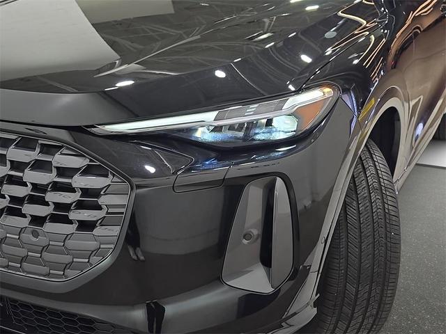 Photo of 2025 Mythos Black Metallic Audi Q5