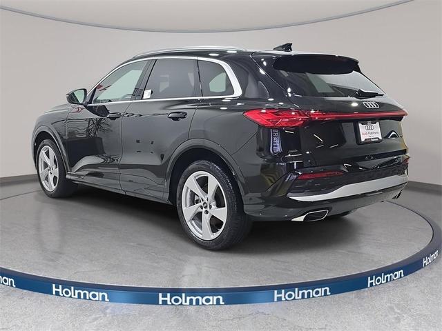 Photo of 2025 Mythos Black Metallic Audi Q5