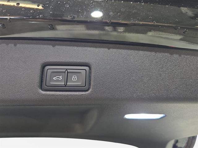 Photo of 2025 Mythos Black Metallic Audi Q5