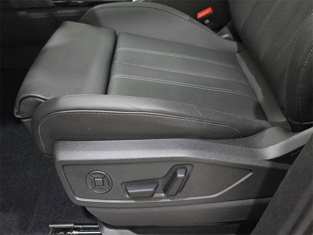 Photo of 2025 Mythos Black Metallic Audi Q5