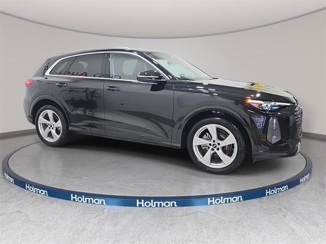 Photo of 2025 Mythos Black Metallic Audi Q5