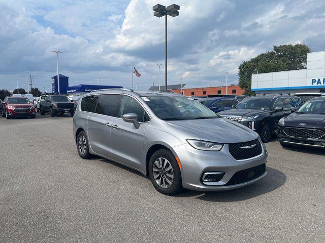 Photo of 2021 Billet Silver Metallic Clearcoat Chrysler Pacifica
