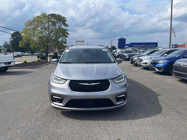 Photo of 2021 Billet Silver Metallic Clearcoat Chrysler Pacifica