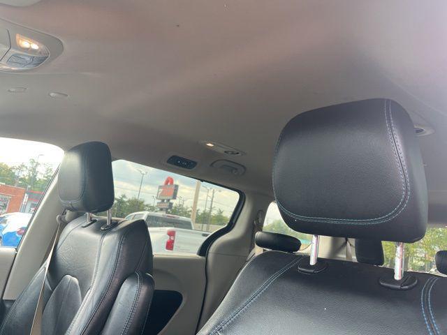 Photo of 2021 Billet Silver Metallic Clearcoat Chrysler Pacifica