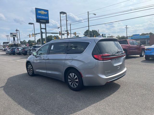 Photo of 2021 Billet Silver Metallic Clearcoat Chrysler Pacifica