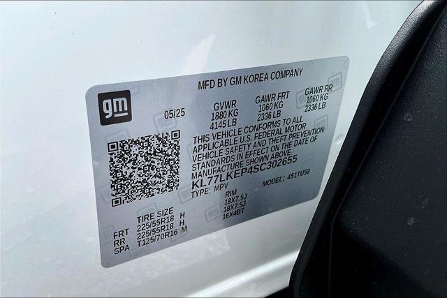 Photo of 2025 Summit White Chevrolet Trax