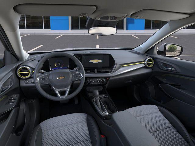 Photo of 2025 Summit White Chevrolet Trax