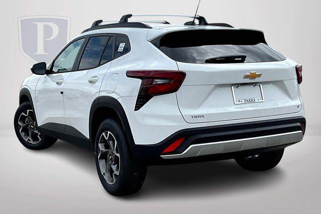 Photo of 2025 Summit White Chevrolet Trax