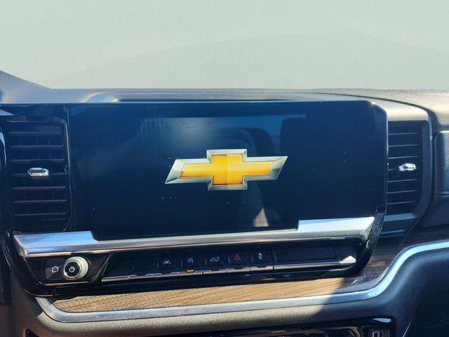 Photo of 2022 Summit White Chevrolet Silverado 1500