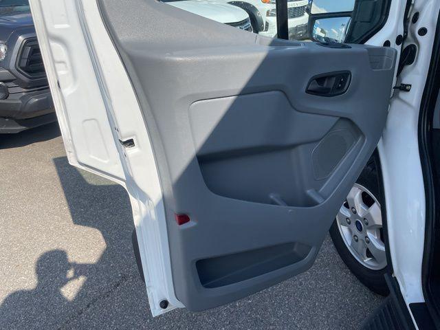 Photo of 2018 Oxford White Ford Transit-350