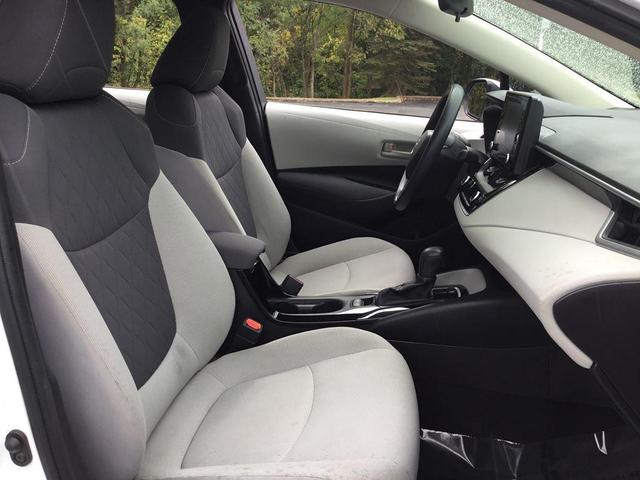 Photo of 2022 White Toyota Corolla