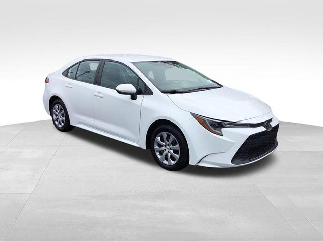 Photo of 2022 White Toyota Corolla