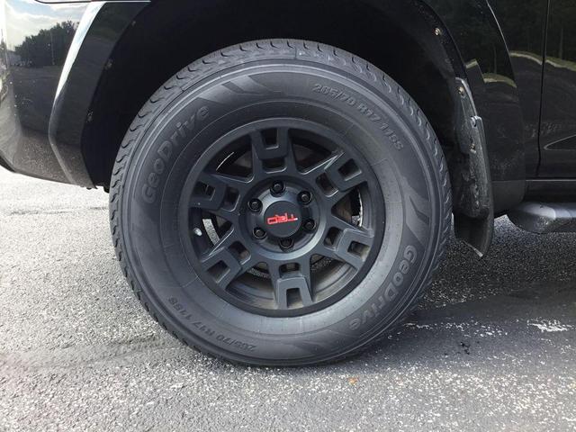 Photo of 2020 Midnight Black Metallic Toyota 4Runner