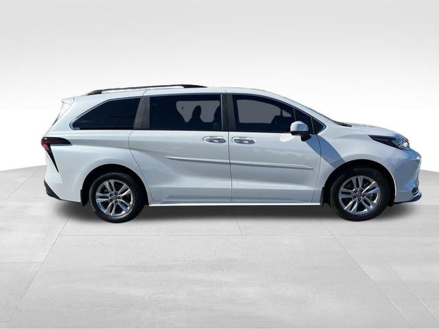 Photo of 2025 Wind Chill Pearl Toyota Sienna