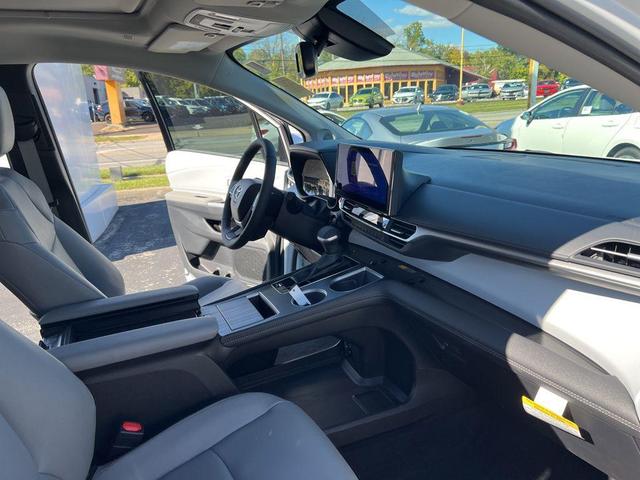 Photo of 2025 Wind Chill Pearl Toyota Sienna