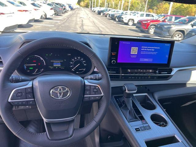 Photo of 2025 Wind Chill Pearl Toyota Sienna