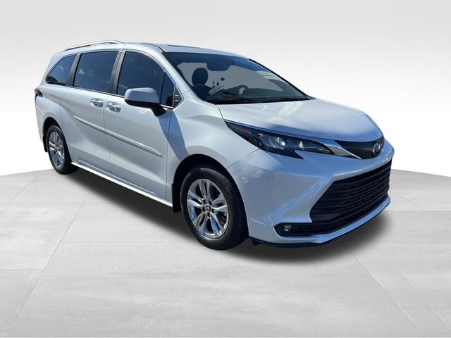 Photo of 2025 Wind Chill Pearl Toyota Sienna