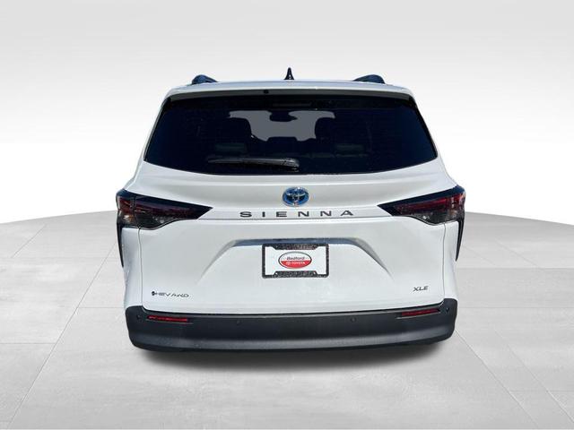 Photo of 2025 Wind Chill Pearl Toyota Sienna