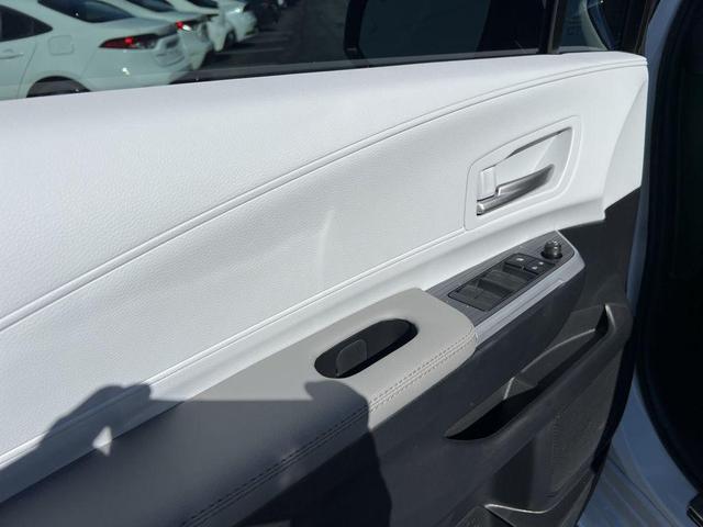 Photo of 2025 Wind Chill Pearl Toyota Sienna