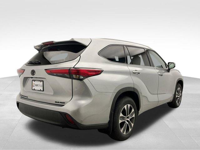 Photo of 2022 Celestial Silver Metallic Toyota Highlander
