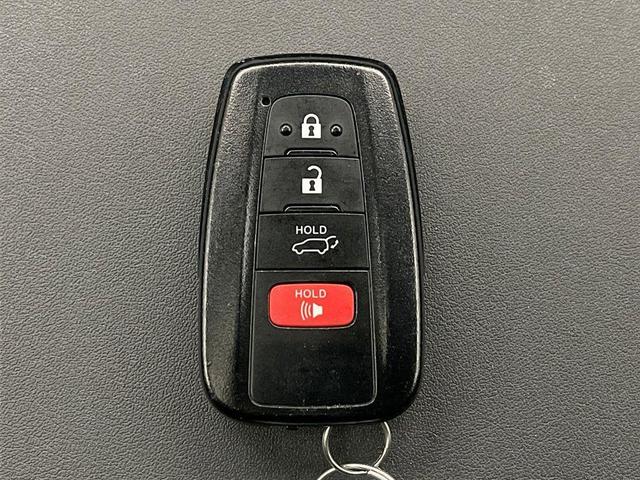 Photo of 2022 Celestial Silver Metallic Toyota Highlander