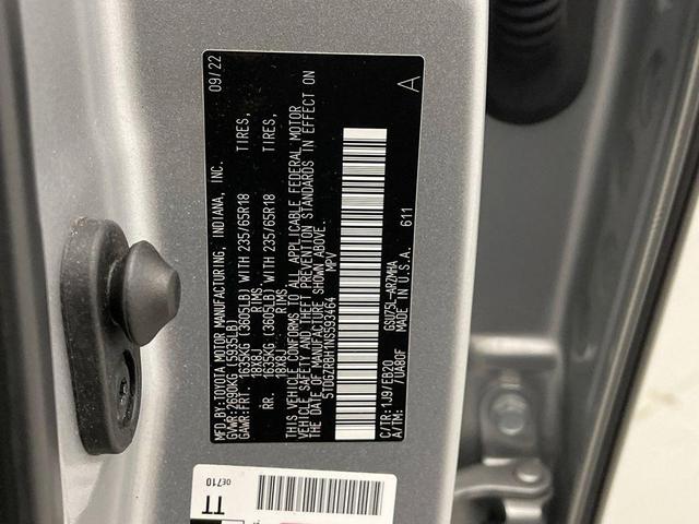 Photo of 2022 Celestial Silver Metallic Toyota Highlander