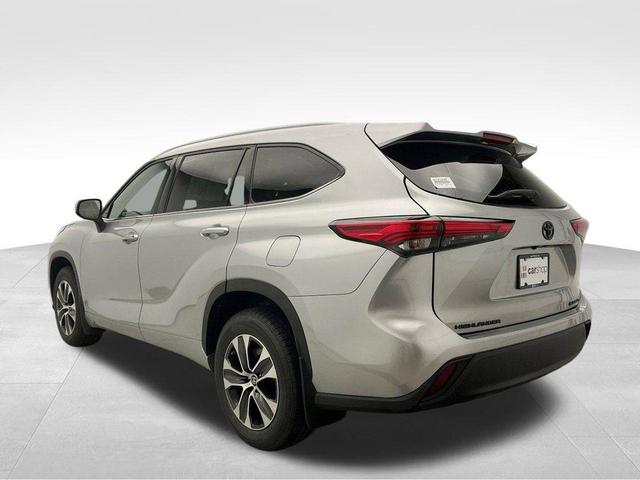 Photo of 2022 Celestial Silver Metallic Toyota Highlander