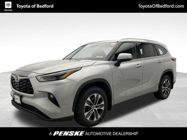 Photo of 2022 Celestial Silver Metallic Toyota Highlander
