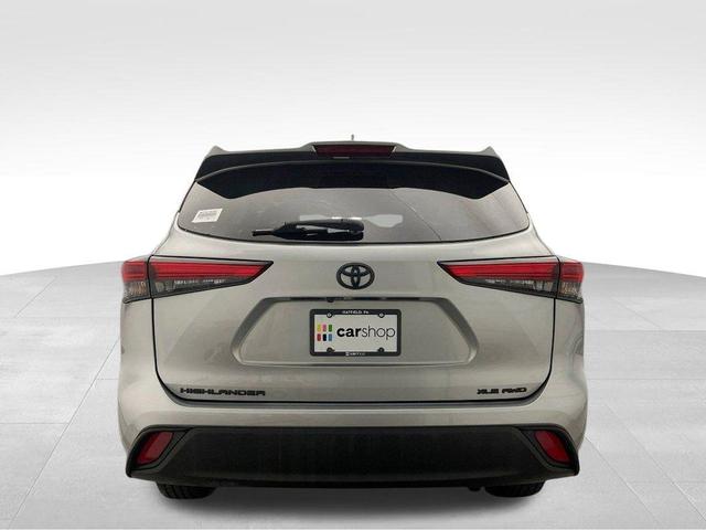 Photo of 2022 Celestial Silver Metallic Toyota Highlander