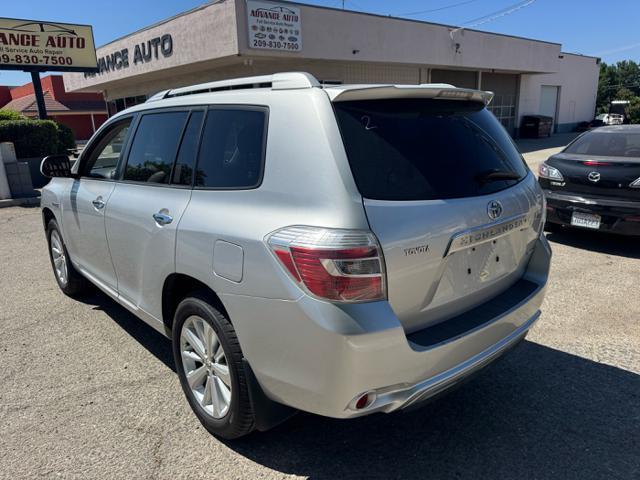 Photo of 2008 Silver Toyota Highlander Hybrid