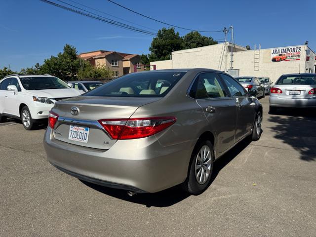 Photo of 2017 Gold Toyota Camry
