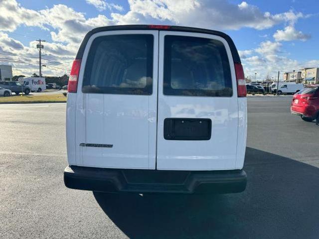 Photo of 2018 Summit White Chevrolet Express 2500