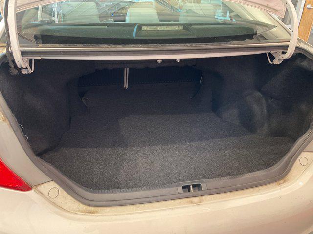 Photo of 2014 Super White Toyota Camry