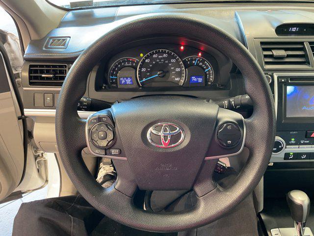Photo of 2014 Super White Toyota Camry