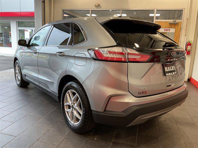 Photo of 2024 Silver Ford Edge