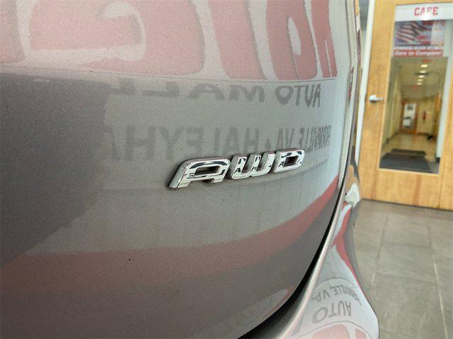 Photo of 2024 Silver Ford Edge