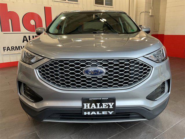 Photo of 2024 Silver Ford Edge