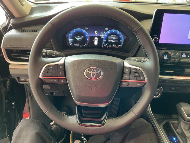 Photo of 2025 Midnight Black Metallic Toyota Grand Highlander