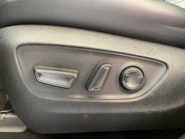 Photo of 2023 Wind Chill Pearl Toyota Highlander