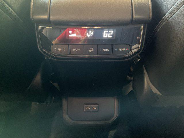 Photo of 2023 Wind Chill Pearl Toyota Highlander