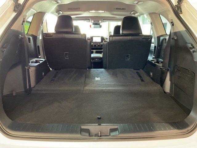 Photo of 2023 Wind Chill Pearl Toyota Highlander