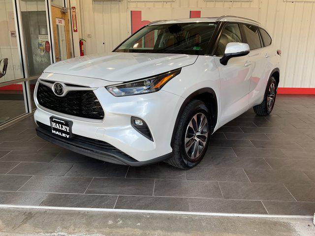 Photo of 2023 Wind Chill Pearl Toyota Highlander
